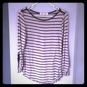 Stretchy comfortable tan and navy top